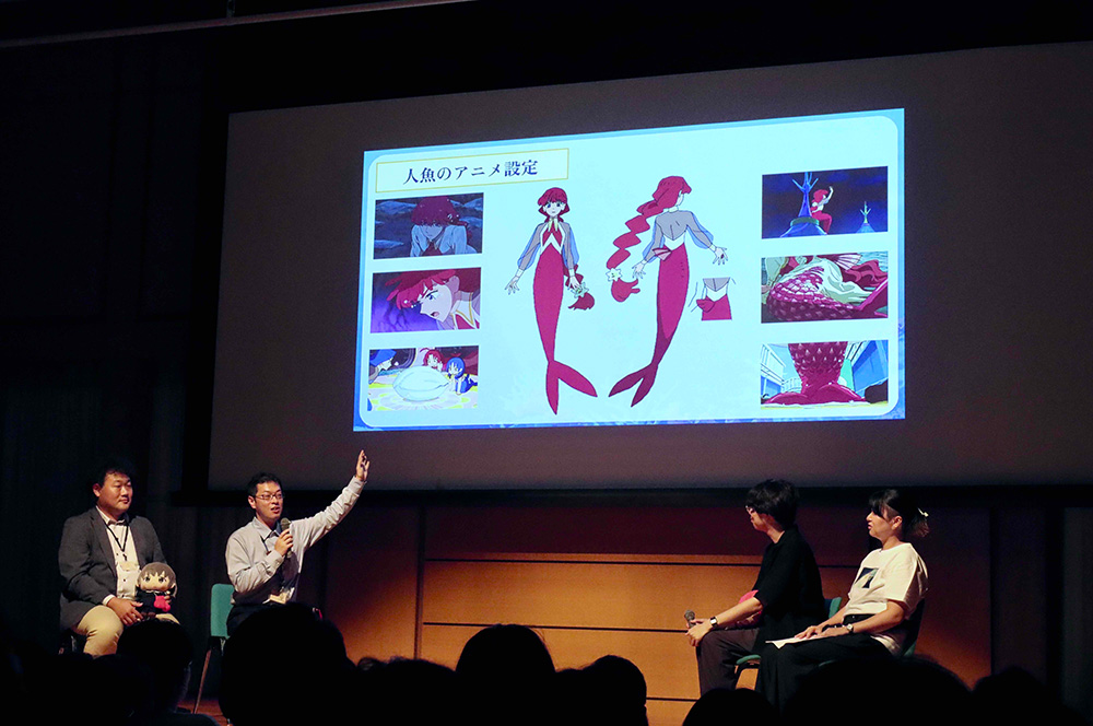 人魚のアニメ設定を映しながらトークする様子
